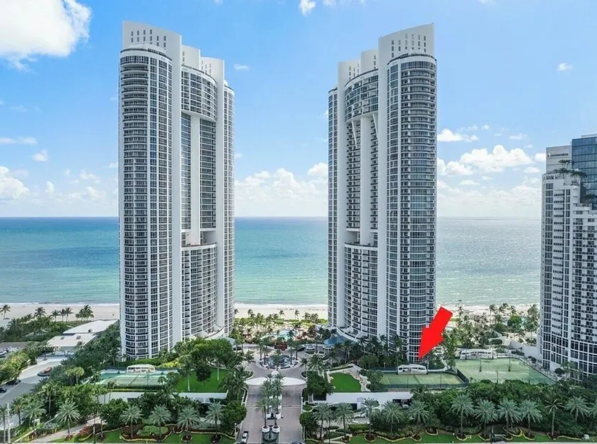 Luxury Condo in Spectacular Tower - Image 1