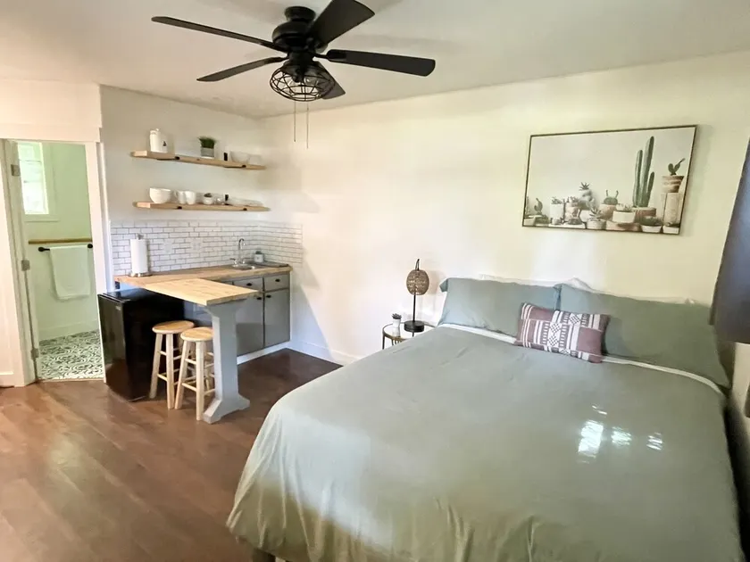 Private guest house-minutes away from Portland, Nike and many more! - Image 1