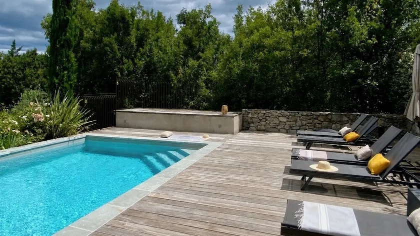 Exklusivt hus med vacker trädgård och privat pool - Image 1