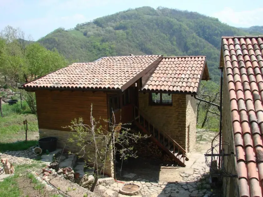 Small house surrounded by nature - lafossa.eu - Image 1