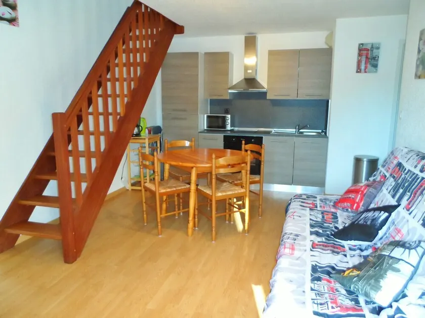 Duplex 3-Room Apartment Near Beach in Cabourg - Sleeps 6, Parking Included - Image 1