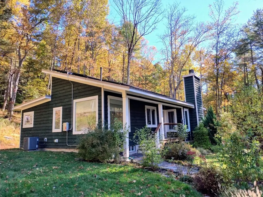 Eco-friendly Modern Mountain Home near Woodstock - Image 1