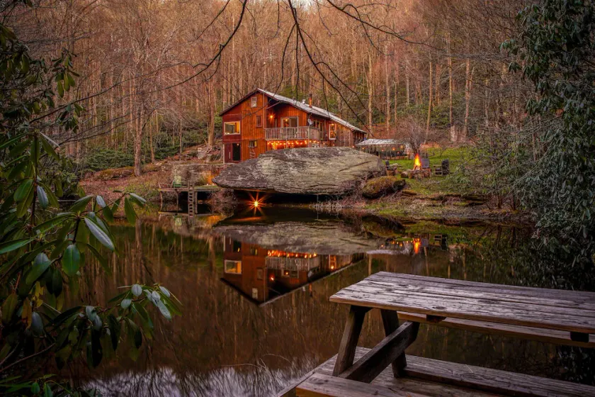 The Big Rock, Hot Tub, Wood Sauna Private Lake, Hiking Nature’s retreat sleeps 2 - Image 1