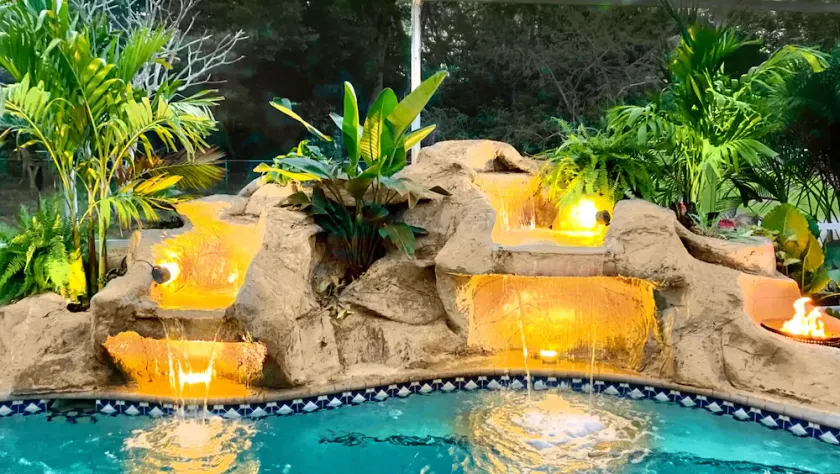 Waterfall saltwater Lagoon heated pool, 2 King Suites, Sauna! - Image 1