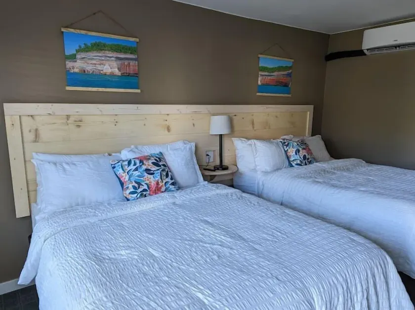 The Greenland Motel - Room No. 7 - Image 1