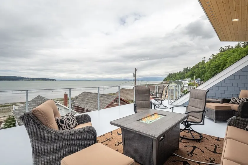 AC, kayaks, rooftop deck with fire pit, boat launch and incredible views! - Image 1
