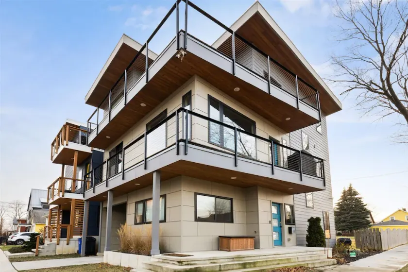 The Lucky Duck-Large Modern Villa in Cle - Image 1