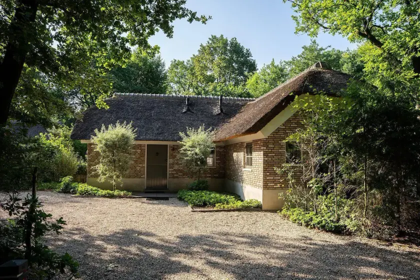 A luxury group accommodation in which you can spend a nice time with your family or group of friends. This large robust house accommodates everyone, has a spacious living room, and has 8 bedrooms and 4 bathrooms. - Image 1