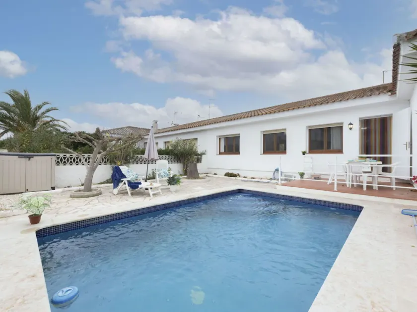 Stunning private villa for 7 people with private pool, WIFI, A/C, TV, terrace and pets allowed - Image 1