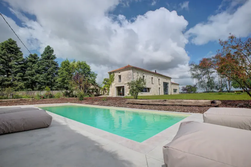 Casa rural 'Le Domaine De La Férédie' con piscina privada, Wi-Fi y aire acondicionado - Image 1