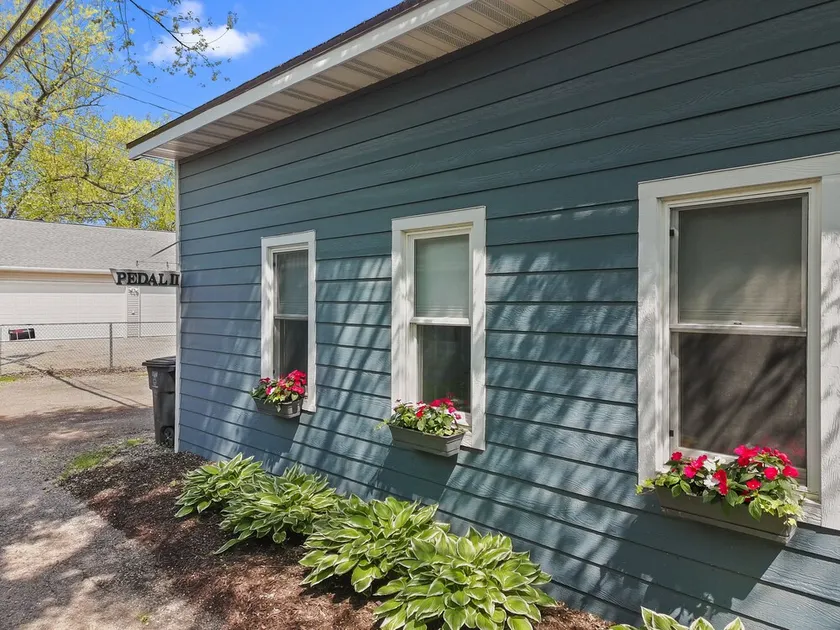 Pedal II - Private 2 Bedroom Apartment Close to Town ~ Walk Everywhere! - Image 1