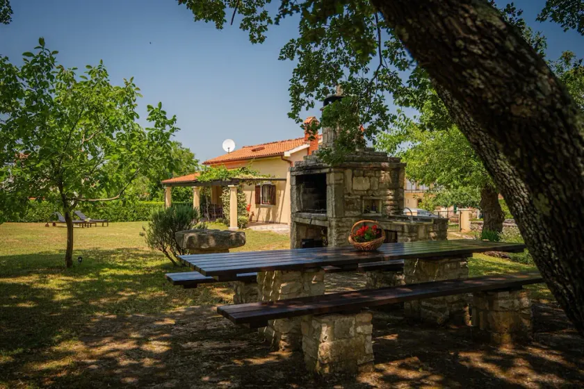 Holiday house Lijana *  quiet location, 3500 m2 fenced garden, WiFi - Image 1