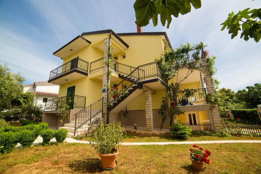 Apartment with lots of space, peace,good vibrations,garden,barbecue,concerts,sports - Image 1