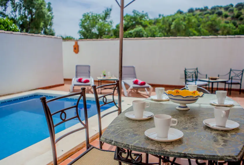 LÄNDLICHE VILLA IN RIOFRIO MIT AUSGEZEICHNETER LAGE (Andalusien) - Image 1