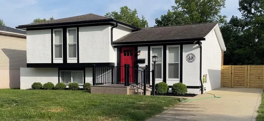 The Pilot's Private Home 4BR/2BA w/ Pergola - Image 1