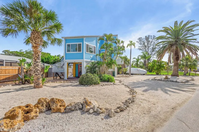 Longboat Village Getaway - Image 1