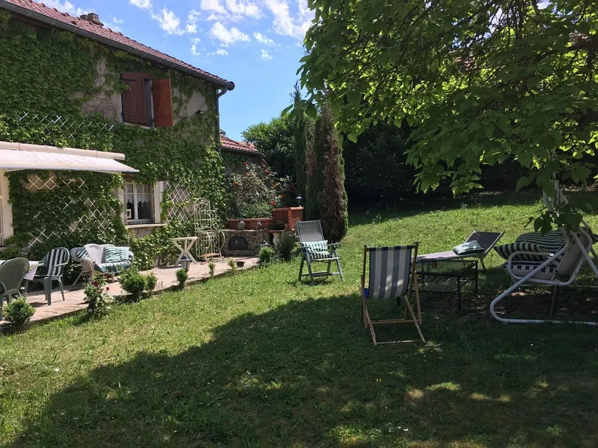 Maison de Campagne Familiale en Bourgogne - Image 1
