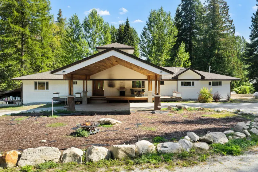 The Brite House – Newly Remodeled 6 Bed / 6 Bath Retreat - Image 1
