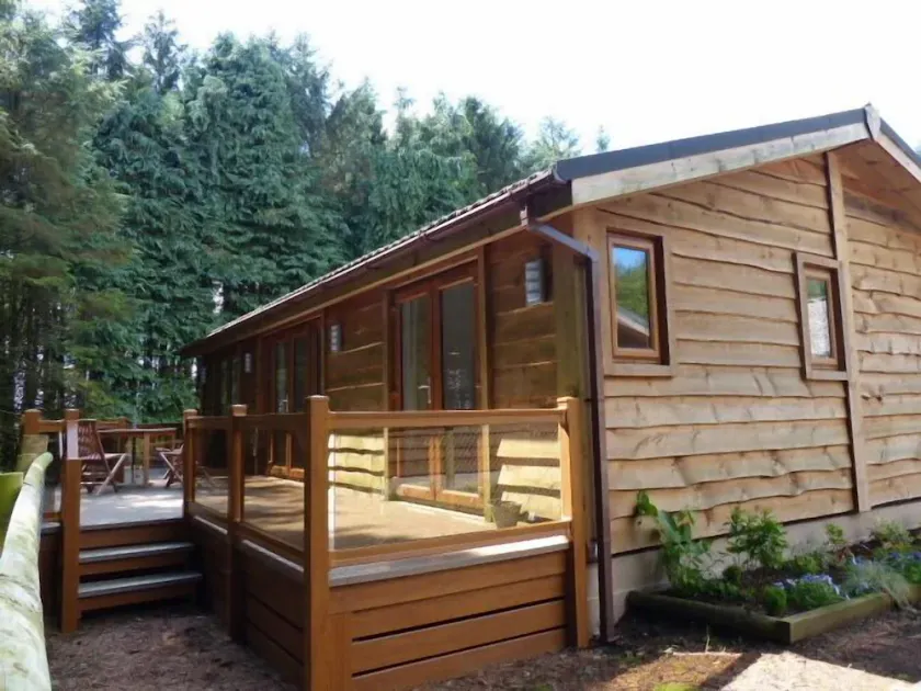 A Lodge set in a Quiet Location with country Views - Image 1