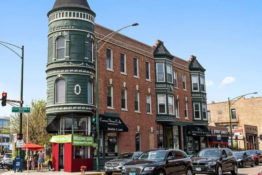 Classic Lincoln Park  2 bedroom condo- parking included - Image 1