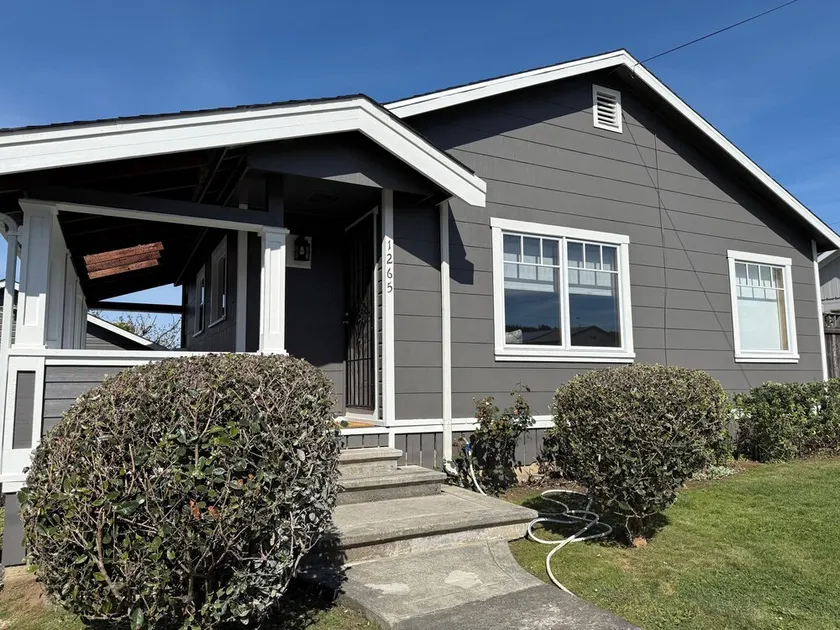 BAYVIEW BUNGALOW INCREDIBLE DOWNTOWN LOCATION - Image 1