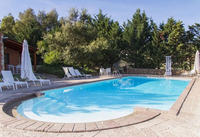Studio with swimming pool and air conditioning - Image 1