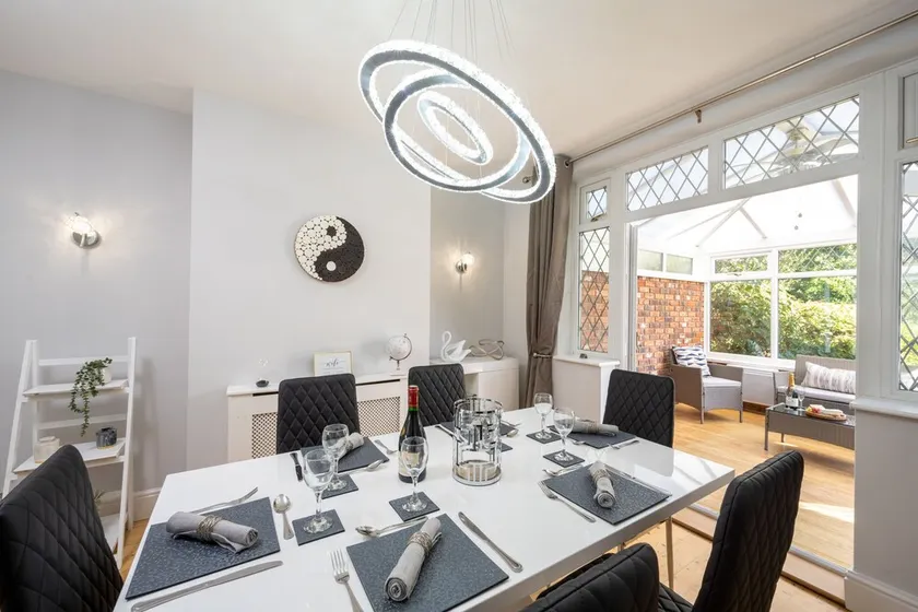 *New Exclusive* Luxury House near NEC, JLR, Resorts World, Birmingham Airport - Image 1