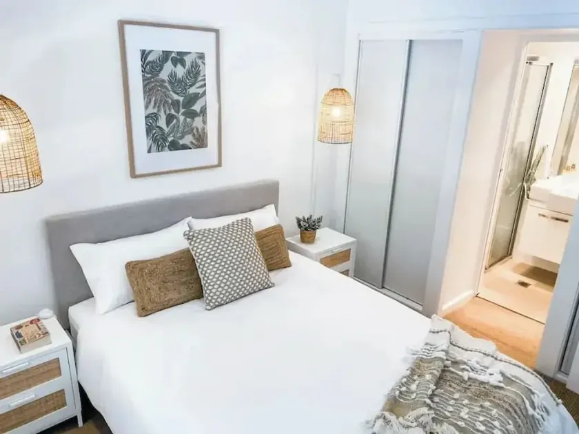 Stylish duplex in Prime Location! - Image 1