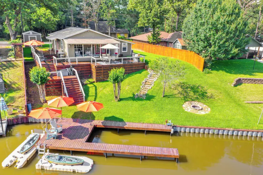 Tranquil Lakefront Getaway w/boat dock, kayaks and firepit. - Image 1