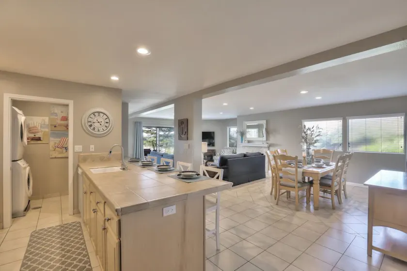 Beach Condo, 3 Bedrooms/2 Bath, Sleeps 9 Private Corner Patio Views of Dunes - Image 1