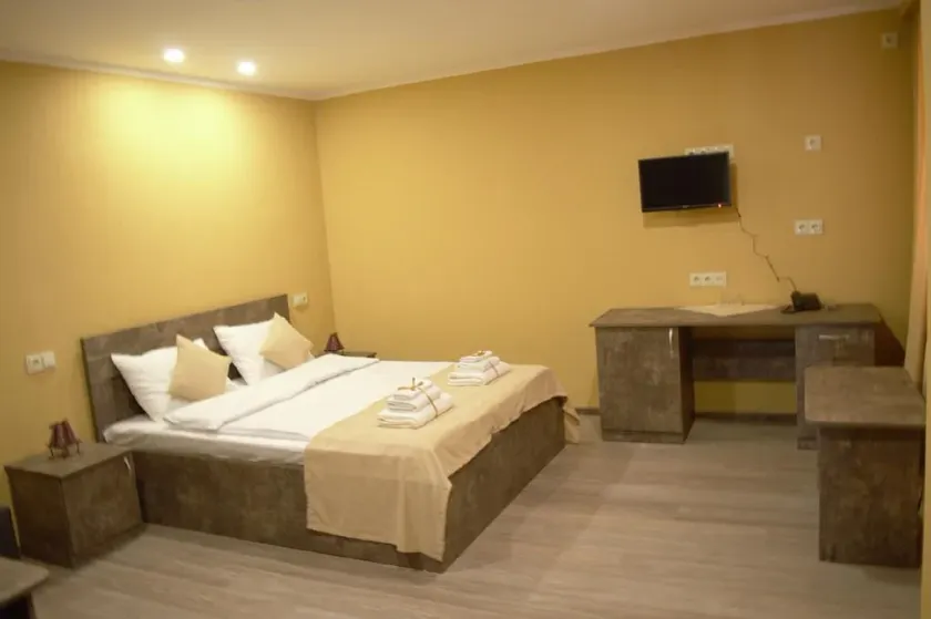 Large Double Room  1 - Image 1
