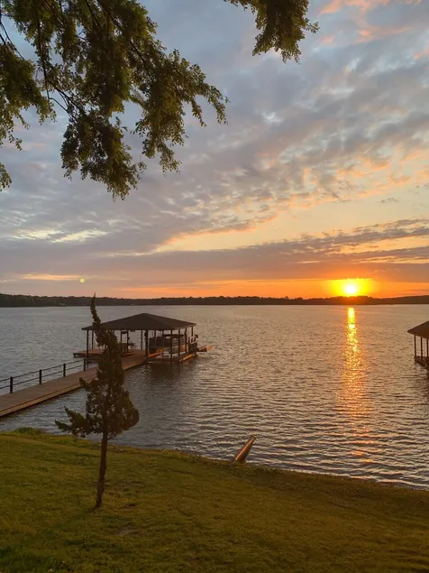 Relaxing Get Away With Lake Front! Enjoyment and Family Fun! - Image 1