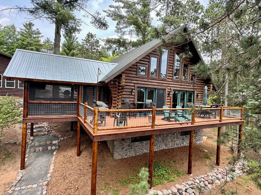 Lakefront Log Cabin located directly on UTV and snowmobile trails! - Image 1