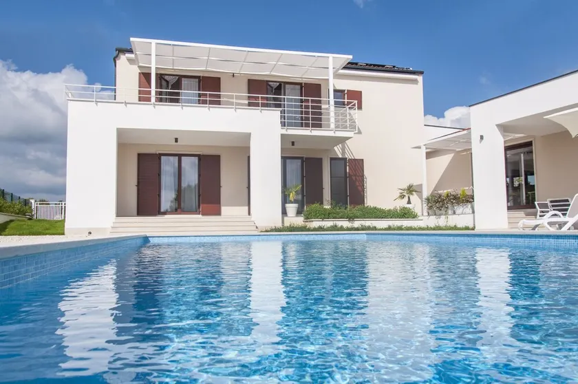 New Modern Villa with large private swimming pool in quiet area - Image 1