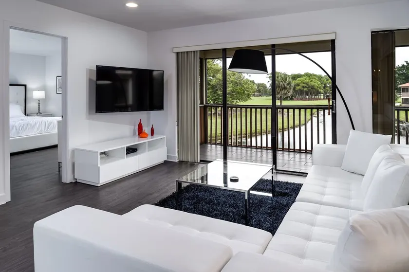 Nouvelle résidence nationale 3BR de la PGA avec superbe parcours de golf et vue sur l'eau - Image 1