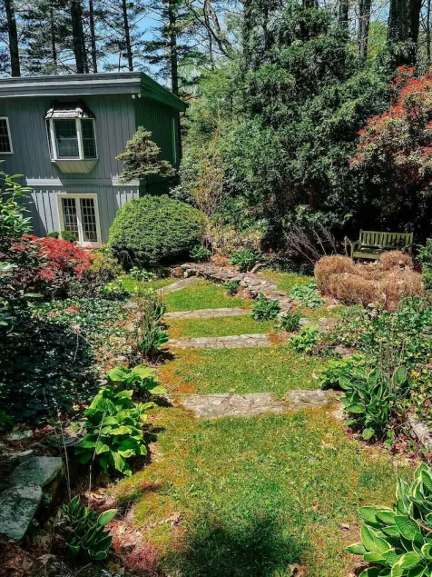 English Tea Garden Vacation Home with Large Patio - Image 1