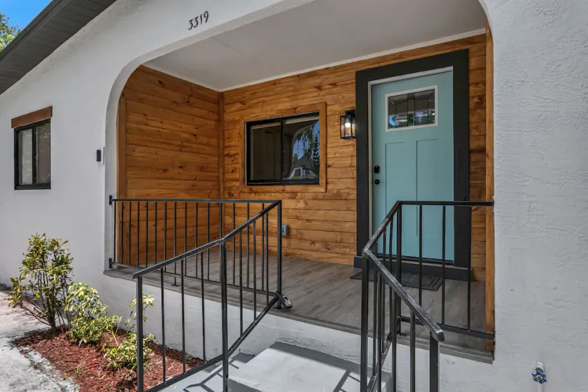 NEW! Luxurious HOT TUB 4 BR Home Central location BUCCS Stadium Downtown Beaches - Image 1