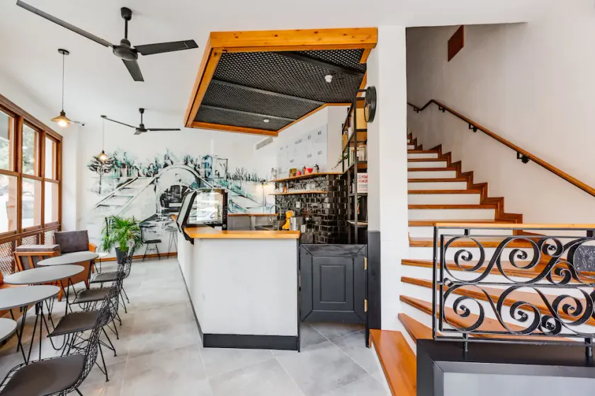 Djumba Hotel & Cafe - Image 1