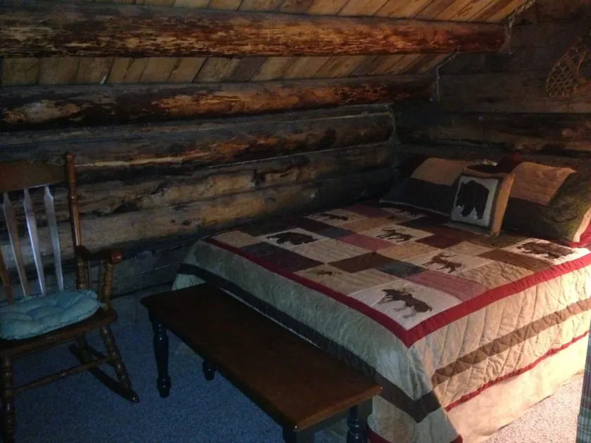 Jack London’s Cabin Genuine Alaskan Log Cabin built by owners! Self-check in - Image 1