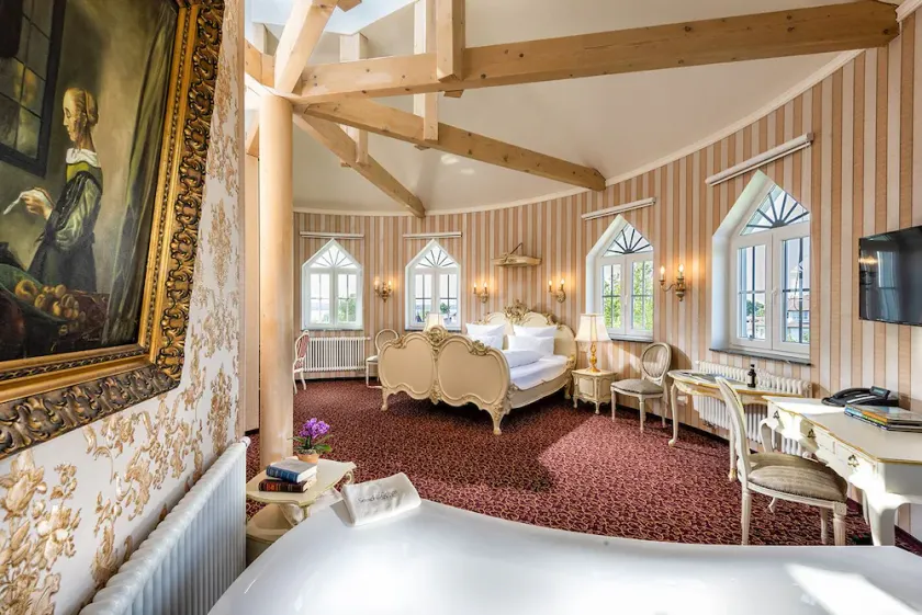 Turm Suite, Badewanne, Sep. WC - Image 1