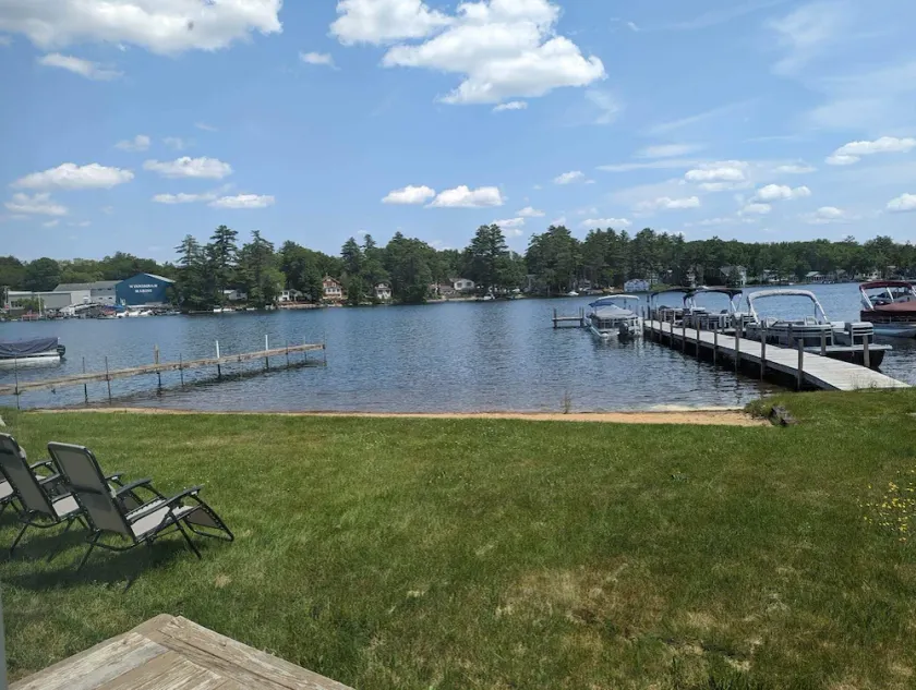 Winnisquam Lakeside Funky Ski Chalet w-Sandy Beach & Boat Docks - Image 1