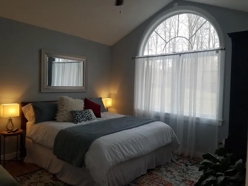 New luxury retreat is the perfect accommodations centrally located to NVA & DC - Image 1