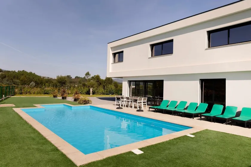 Duke T8 Blueberry House - Image 1