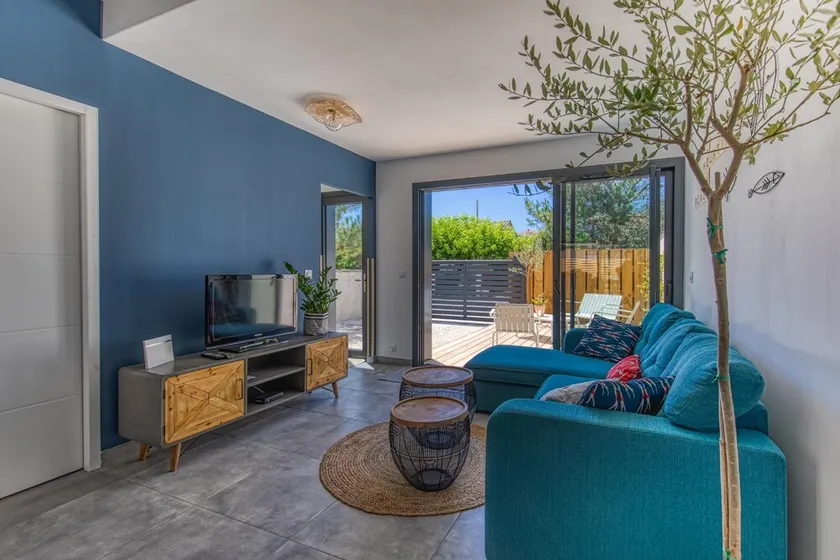 Idyllic new home, with the ocean and forest just a 3-minute walk away - Image 1