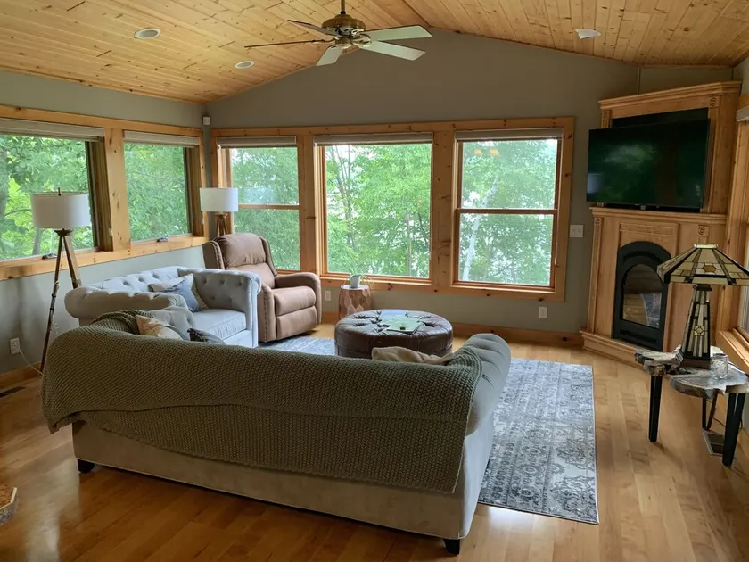 Beautiful Lake Front Wisconsin Cabin! - Image 1