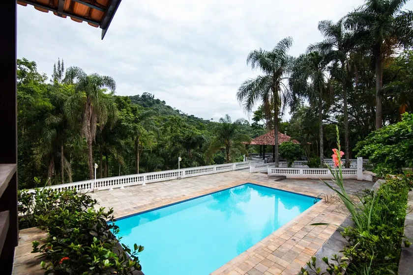 Lugar con total ocio. Piscina, saunas, cancha, sendero natural. Cerca de SP - Image 1
