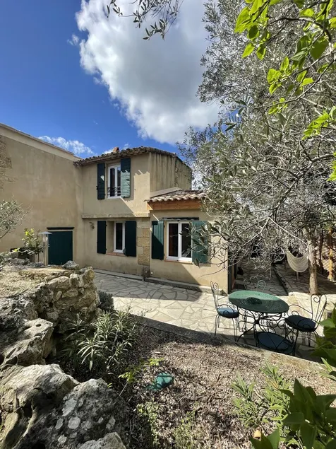 Charming house with garden in the heart of the village of Lambesc - Image 1