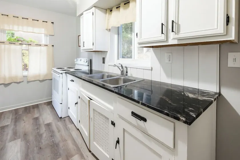 Quiet Pittsburgh 3BR | Parking, AC + Pets - Image 1