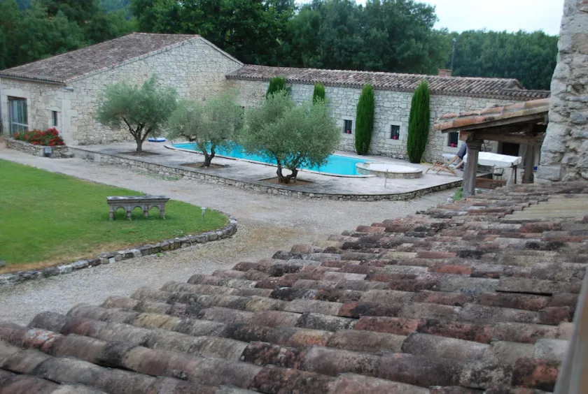 Gite DE Bellecombe AU Chateau Plaisir de la Campagne Proche des Parcs de Loisirs - Image 1
