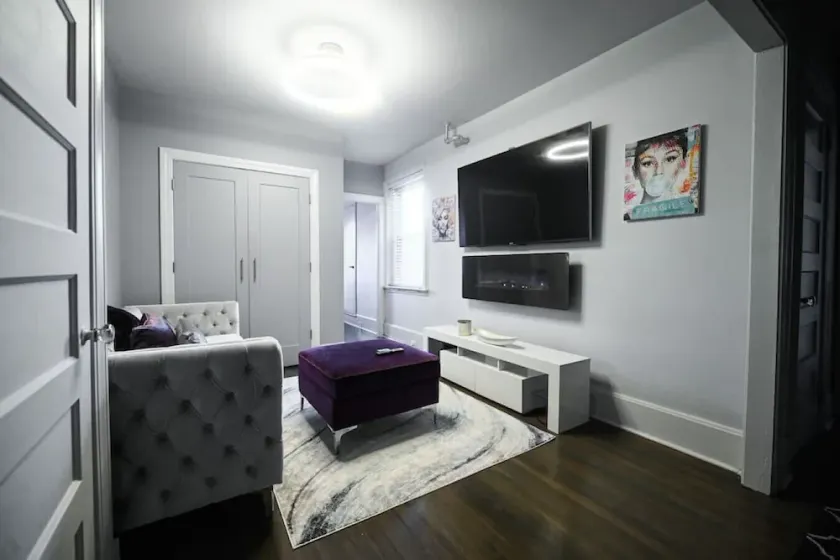 59 Rennell St, Bridgeport · Lovely 1 bedroom cozy modern apartment w/75” 4K TV - Image 1